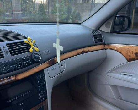 Синий Мерседес Е-Класс, объемом двигателя 2.1 л и пробегом 350 тыс. км за 5800 $, фото 19 на Automoto.ua