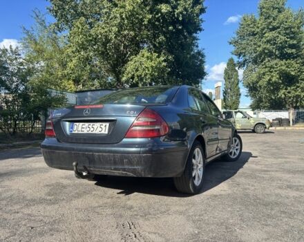 Синий Мерседес Е-Класс, объемом двигателя 2.2 л и пробегом 480 тыс. км за 4000 $, фото 2 на Automoto.ua