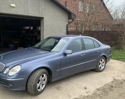 Синий Мерседес Е-Класс, объемом двигателя 2.2 л и пробегом 375 тыс. км за 6500 $, фото 1 на Automoto.ua