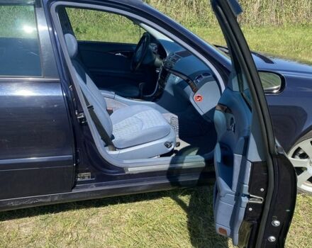 Синий Мерседес Е-Класс, объемом двигателя 2.1 л и пробегом 246 тыс. км за 6000 $, фото 12 на Automoto.ua