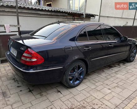 Синий Мерседес Е-Класс, объемом двигателя 2.1 л и пробегом 350 тыс. км за 5800 $, фото 4 на Automoto.ua