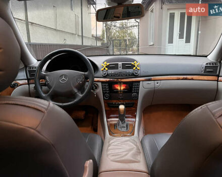 Синий Мерседес Е-Класс, объемом двигателя 2.1 л и пробегом 350 тыс. км за 5800 $, фото 14 на Automoto.ua