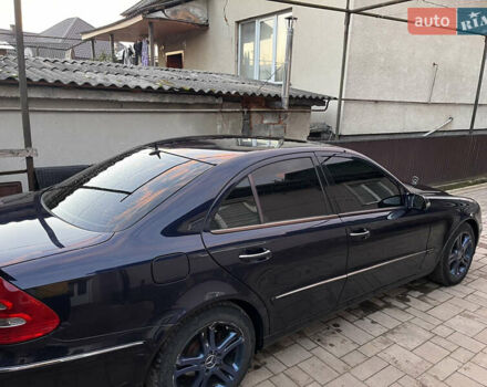 Синий Мерседес Е-Класс, объемом двигателя 2.1 л и пробегом 350 тыс. км за 5800 $, фото 6 на Automoto.ua