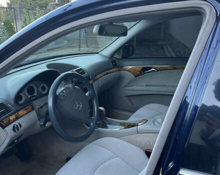 Синий Мерседес Е-Класс, объемом двигателя 2.1 л и пробегом 350 тыс. км за 5800 $, фото 25 на Automoto.ua