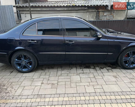 Синий Мерседес Е-Класс, объемом двигателя 2.1 л и пробегом 350 тыс. км за 5800 $, фото 3 на Automoto.ua