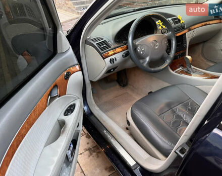 Синий Мерседес Е-Класс, объемом двигателя 2.1 л и пробегом 350 тыс. км за 5800 $, фото 10 на Automoto.ua