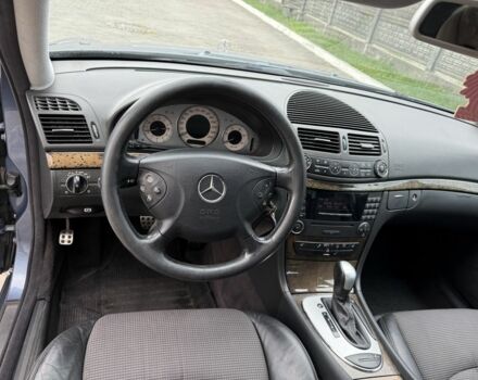 Синий Мерседес Е-Класс, объемом двигателя 2.7 л и пробегом 276 тыс. км за 3600 $, фото 16 на Automoto.ua