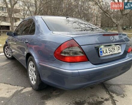 Синий Мерседес Е-Класс, объемом двигателя 2.1 л и пробегом 300 тыс. км за 8000 $, фото 3 на Automoto.ua
