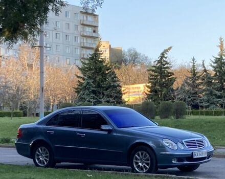 Мерседес Е-Клас 2003 у Миколаєві на Automoto.ua Синій Мерседес Е-Клас, об'ємом двигуна 2.1 л та пробігом 300 тис. км за 8000 $, фото 1 на Automoto.ua