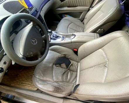 Синий Мерседес Е-Класс, объемом двигателя 3.2 л и пробегом 280 тыс. км за 3650 $, фото 2 на Automoto.ua