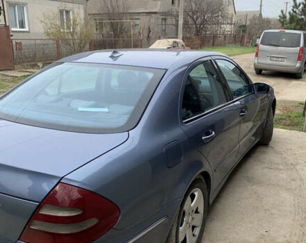 Синий Мерседес Е-Класс, объемом двигателя 2.2 л и пробегом 375 тыс. км за 6500 $, фото 4 на Automoto.ua