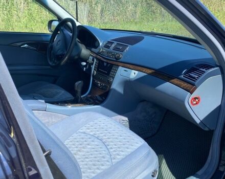 Синий Мерседес Е-Класс, объемом двигателя 2.1 л и пробегом 246 тыс. км за 6000 $, фото 14 на Automoto.ua