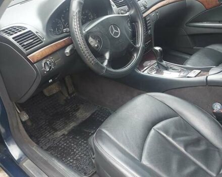 Синий Мерседес Е-Класс, объемом двигателя 2.2 л и пробегом 273 тыс. км за 7200 $, фото 11 на Automoto.ua