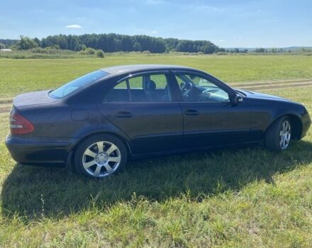 Синий Мерседес Е-Класс, объемом двигателя 2.1 л и пробегом 246 тыс. км за 6000 $, фото 3 на Automoto.ua