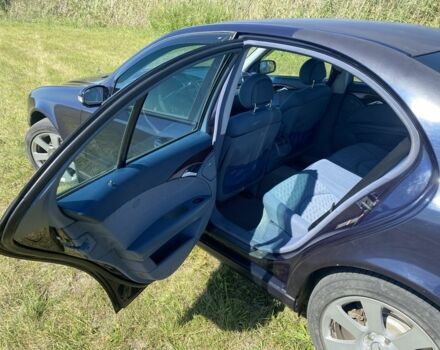 Синий Мерседес Е-Класс, объемом двигателя 2.1 л и пробегом 246 тыс. км за 6000 $, фото 5 на Automoto.ua