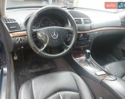 Синий Мерседес Е-Класс, объемом двигателя 2.2 л и пробегом 273 тыс. км за 7200 $, фото 10 на Automoto.ua