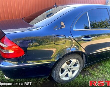 Синий Мерседес Е-Класс, объемом двигателя 3.2 л и пробегом 0 тыс. км за 6000 $, фото 4 на Automoto.ua