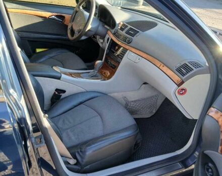 Синий Мерседес Е-Класс, объемом двигателя 2.1 л и пробегом 238 тыс. км за 7500 $, фото 10 на Automoto.ua