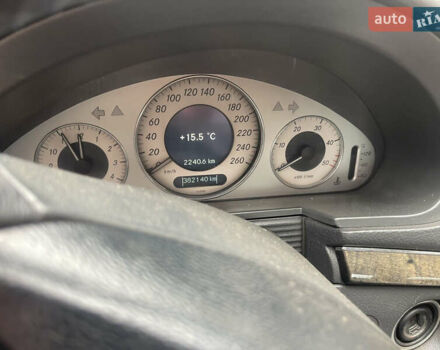 Синий Мерседес Е-Класс, объемом двигателя 2.2 л и пробегом 375 тыс. км за 6500 $, фото 16 на Automoto.ua
