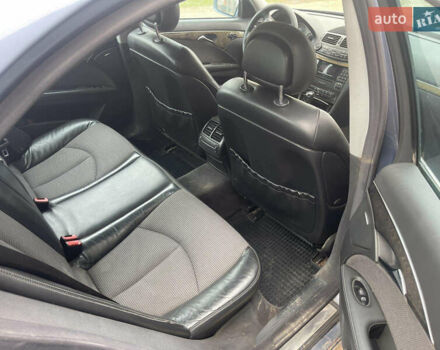 Синий Мерседес Е-Класс, объемом двигателя 2.2 л и пробегом 375 тыс. км за 6500 $, фото 18 на Automoto.ua