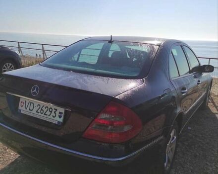 Синий Мерседес Е-Класс, объемом двигателя 3.2 л и пробегом 236 тыс. км за 4200 $, фото 4 на Automoto.ua