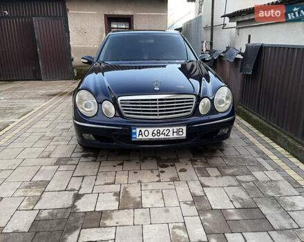 Синий Мерседес Е-Класс, объемом двигателя 2.1 л и пробегом 350 тыс. км за 5800 $, фото 2 на Automoto.ua
