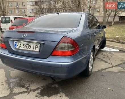 Синий Мерседес Е-Класс, объемом двигателя 2.1 л и пробегом 300 тыс. км за 8000 $, фото 2 на Automoto.ua