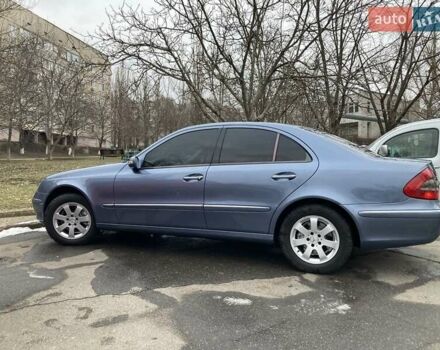 Синий Мерседес Е-Класс, объемом двигателя 2.1 л и пробегом 300 тыс. км за 8000 $, фото 5 на Automoto.ua