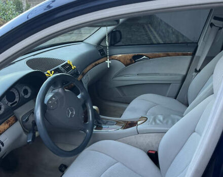 Синий Мерседес Е-Класс, объемом двигателя 2.1 л и пробегом 350 тыс. км за 5800 $, фото 23 на Automoto.ua