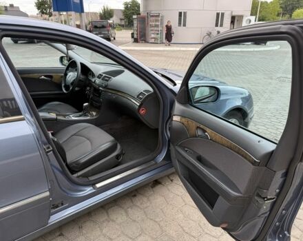 Синий Мерседес Е-Класс, объемом двигателя 2.7 л и пробегом 276 тыс. км за 3600 $, фото 10 на Automoto.ua