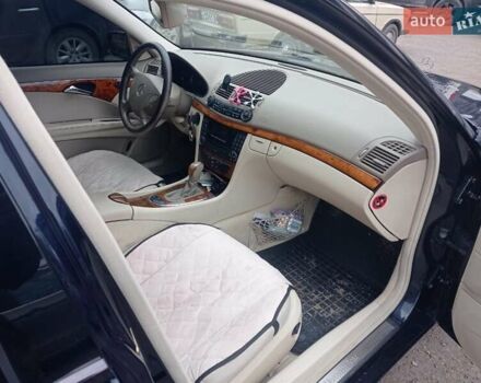 Синий Мерседес Е-Класс, объемом двигателя 2.7 л и пробегом 217 тыс. км за 7300 $, фото 10 на Automoto.ua