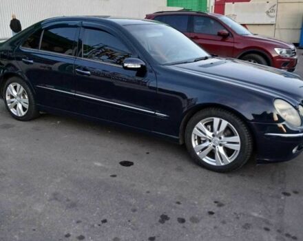 Синий Мерседес Е-Класс, объемом двигателя 2.1 л и пробегом 238 тыс. км за 7500 $, фото 1 на Automoto.ua