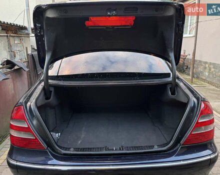 Синий Мерседес Е-Класс, объемом двигателя 2.1 л и пробегом 350 тыс. км за 5800 $, фото 13 на Automoto.ua