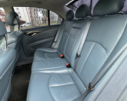 Синий Мерседес Е-Класс, объемом двигателя 3.2 л и пробегом 302 тыс. км за 5800 $, фото 12 на Automoto.ua