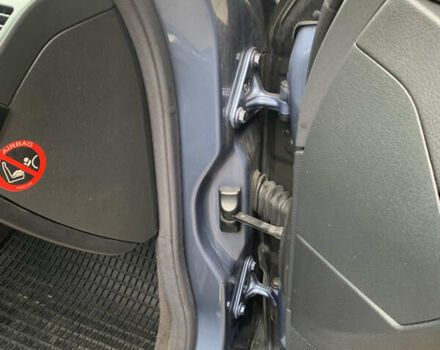 Синий Мерседес Е-Класс, объемом двигателя 2.2 л и пробегом 375 тыс. км за 6500 $, фото 6 на Automoto.ua