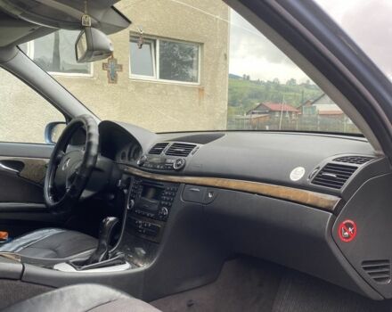 Синий Мерседес Е-Класс, объемом двигателя 2.7 л и пробегом 440 тыс. км за 4999 $, фото 7 на Automoto.ua