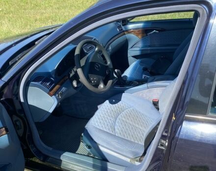 Синий Мерседес Е-Класс, объемом двигателя 2.1 л и пробегом 246 тыс. км за 6000 $, фото 8 на Automoto.ua