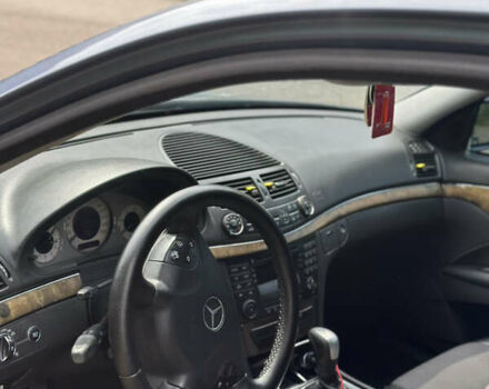 Синий Мерседес Е-Класс, объемом двигателя 2.7 л и пробегом 285 тыс. км за 6950 $, фото 4 на Automoto.ua