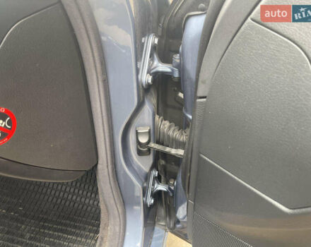 Синий Мерседес Е-Класс, объемом двигателя 2.2 л и пробегом 375 тыс. км за 6500 $, фото 17 на Automoto.ua