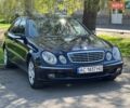 Синий Мерседес Е-Класс, объемом двигателя 2.2 л и пробегом 321 тыс. км за 4900 $, фото 3 на Automoto.ua