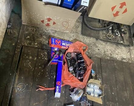Синий Мерседес Е-Класс, объемом двигателя 2.1 л и пробегом 187 тыс. км за 18000 $, фото 6 на Automoto.ua