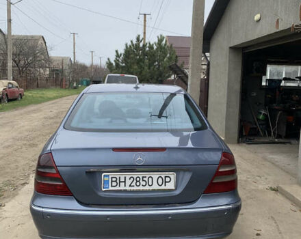 Синий Мерседес Е-Класс, объемом двигателя 2.2 л и пробегом 375 тыс. км за 6500 $, фото 3 на Automoto.ua
