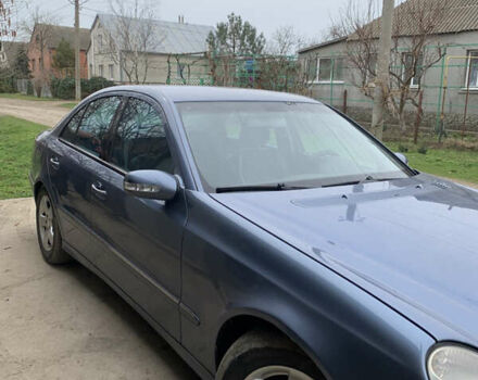 Синий Мерседес Е-Класс, объемом двигателя 2.2 л и пробегом 375 тыс. км за 6500 $, фото 5 на Automoto.ua