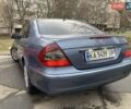 Синий Мерседес Е-Класс, объемом двигателя 2.1 л и пробегом 300 тыс. км за 8000 $, фото 4 на Automoto.ua