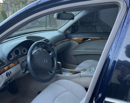 Синий Мерседес Е-Класс, объемом двигателя 2.1 л и пробегом 350 тыс. км за 5800 $, фото 26 на Automoto.ua