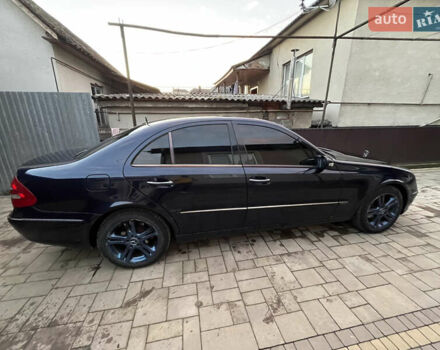 Синий Мерседес Е-Класс, объемом двигателя 2.1 л и пробегом 350 тыс. км за 5800 $, фото 7 на Automoto.ua