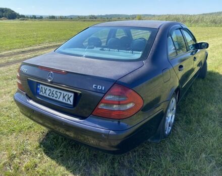 Синий Мерседес Е-Класс, объемом двигателя 2.1 л и пробегом 246 тыс. км за 6000 $, фото 4 на Automoto.ua