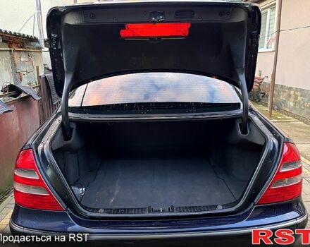 Синий Мерседес Е-Класс, объемом двигателя 2.1 л и пробегом 300 тыс. км за 6000 $, фото 2 на Automoto.ua