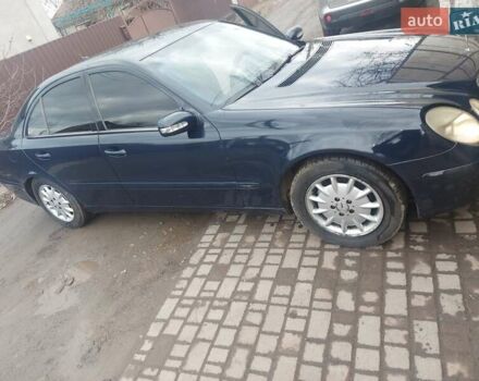 Синий Мерседес Е-Класс, объемом двигателя 2.2 л и пробегом 273 тыс. км за 7200 $, фото 4 на Automoto.ua