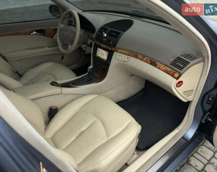 Синій Мерседес Е-Клас, об'ємом двигуна 3.22 л та пробігом 382 тис. км за 5990 $, фото 45 на Automoto.ua